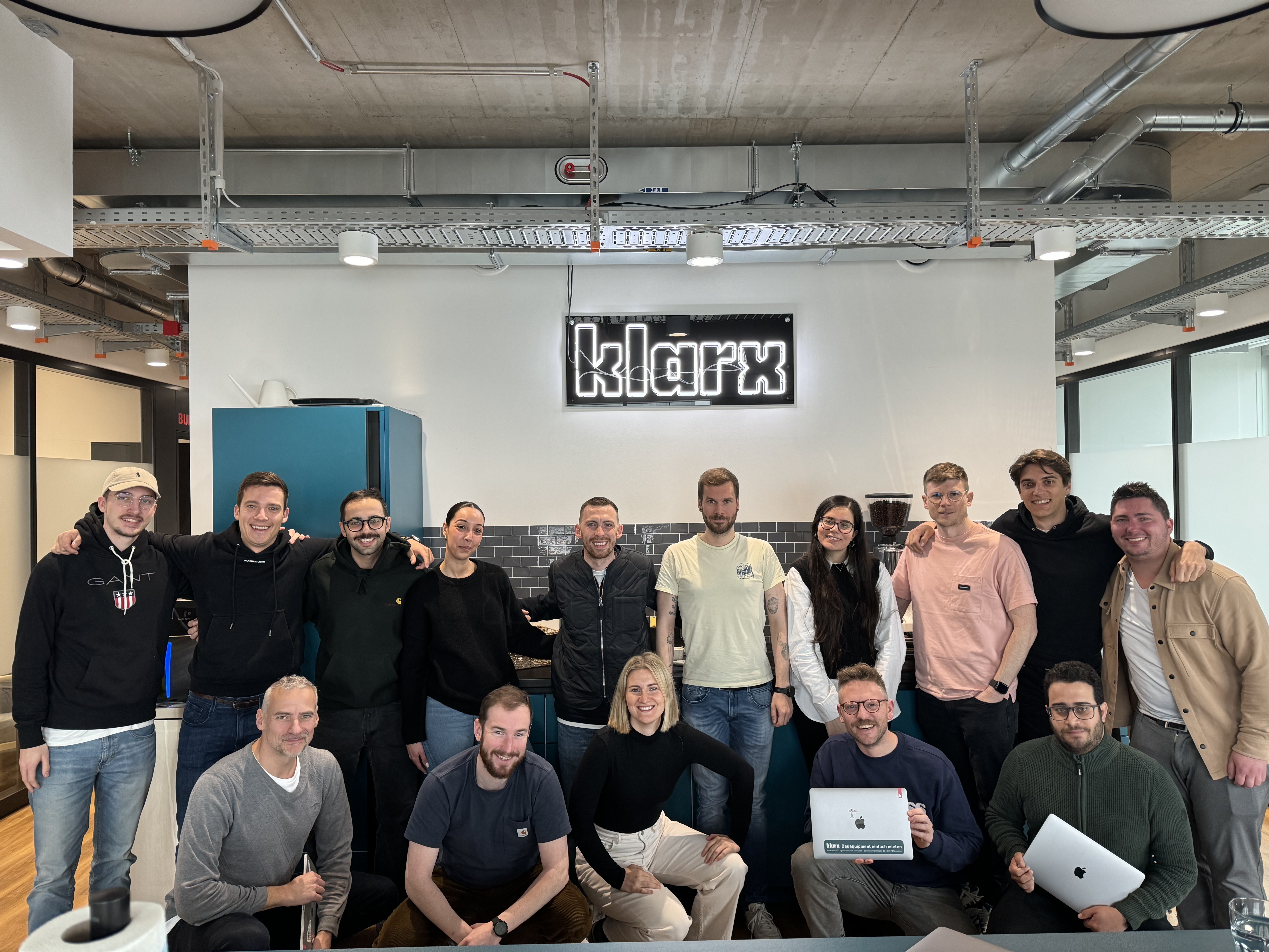 klarx team im buero nach einem workshop