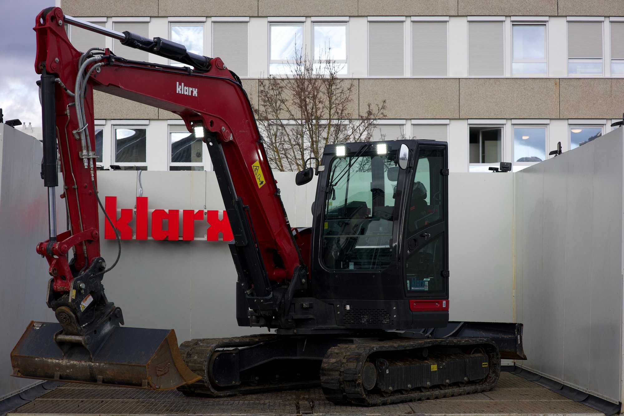 Raupenbagger-VIO80RB011-Vorderansicht