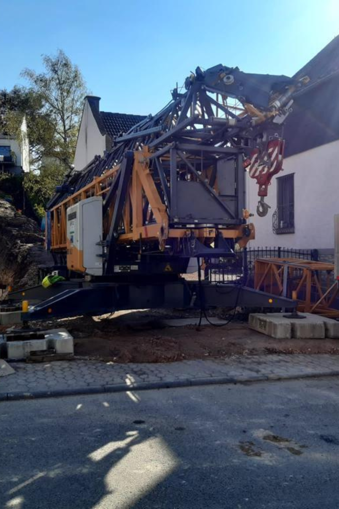 kranprojekt im taunus mit liebherr 81K.1